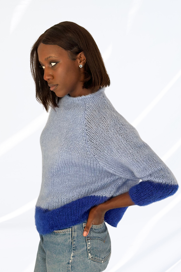 Blue round neck pullover