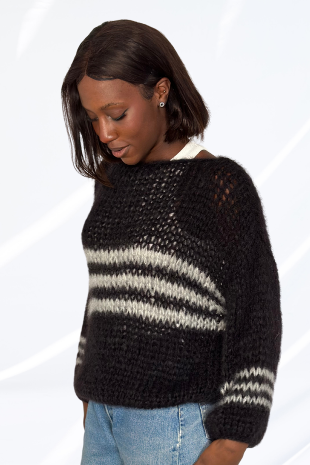 Black & white lines pullover