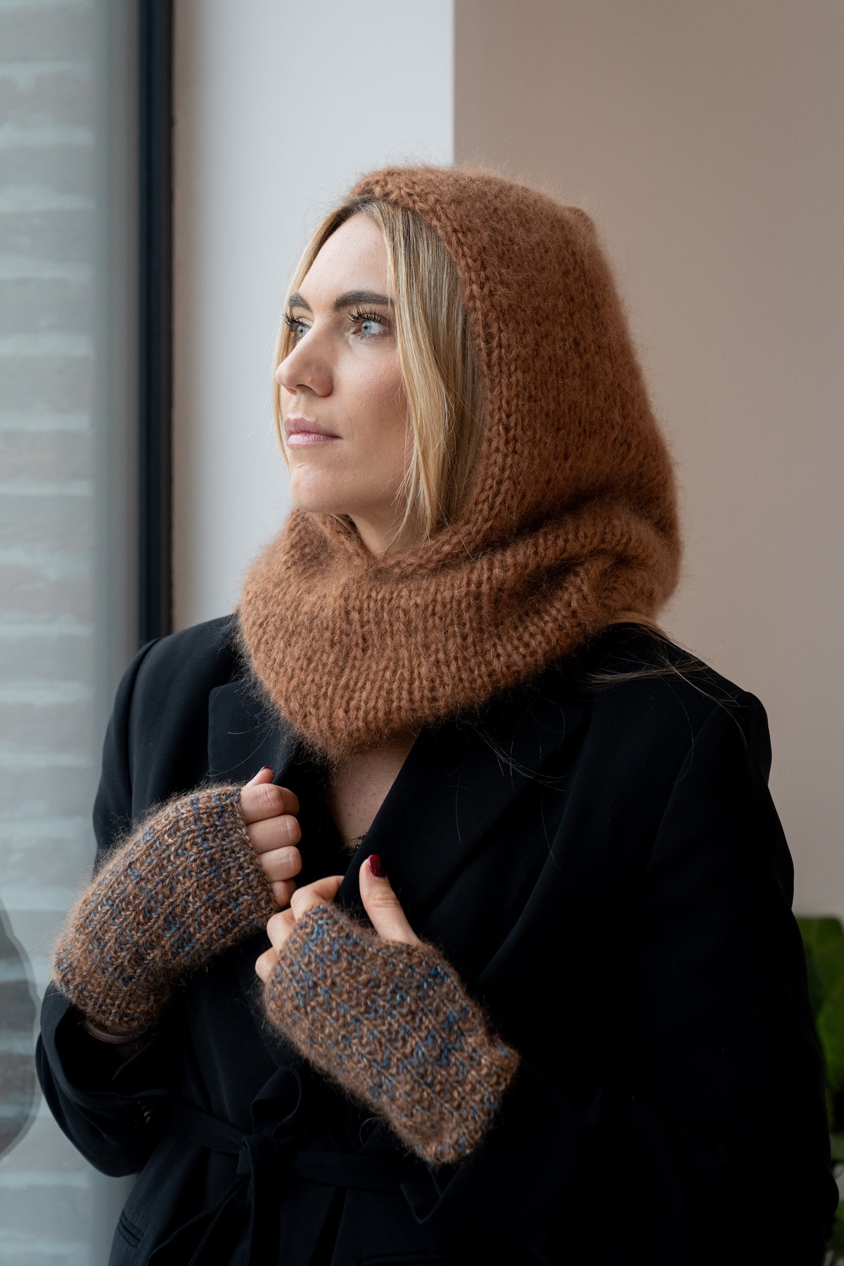 Maï hood terracotta light