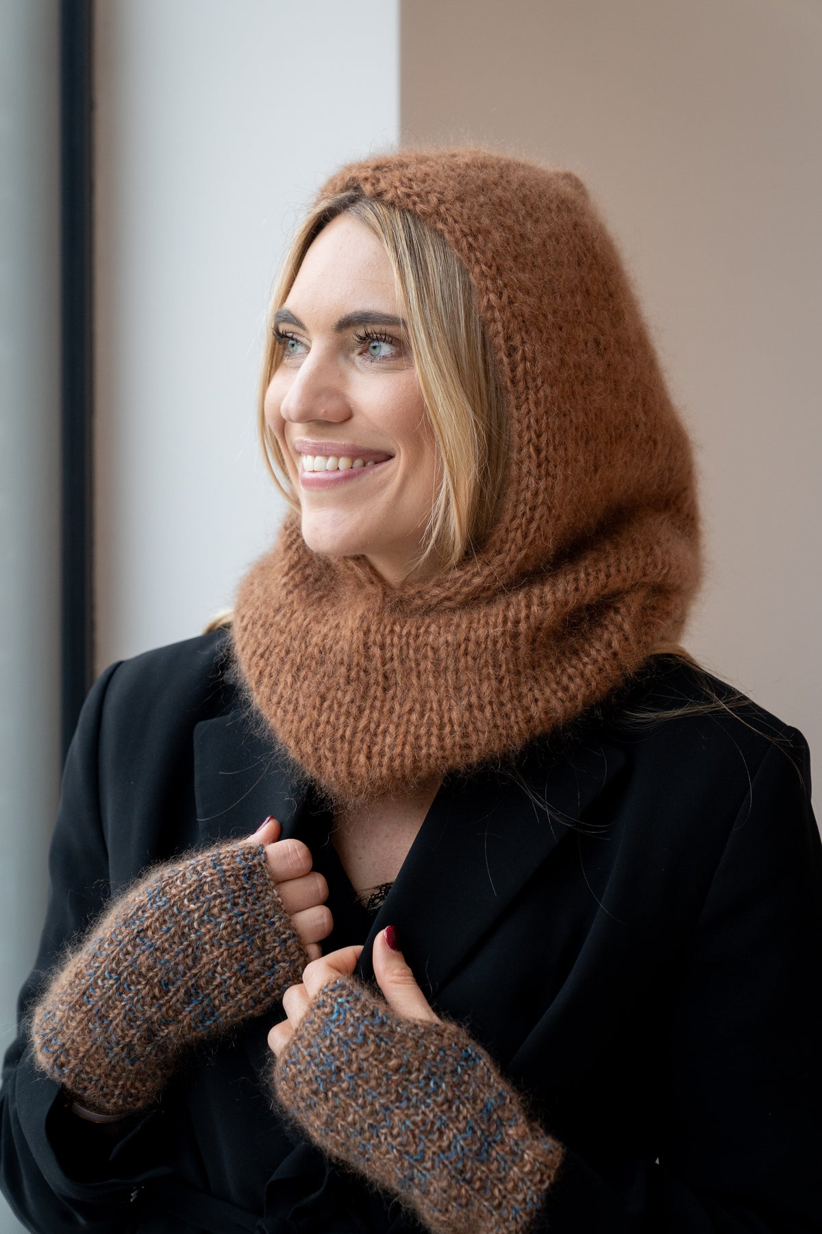 Maï hood terracotta light