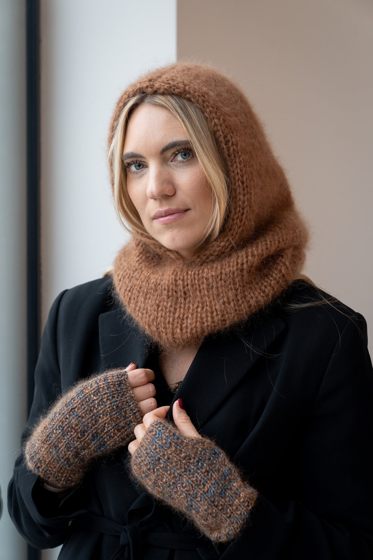 Maï hood terracotta light