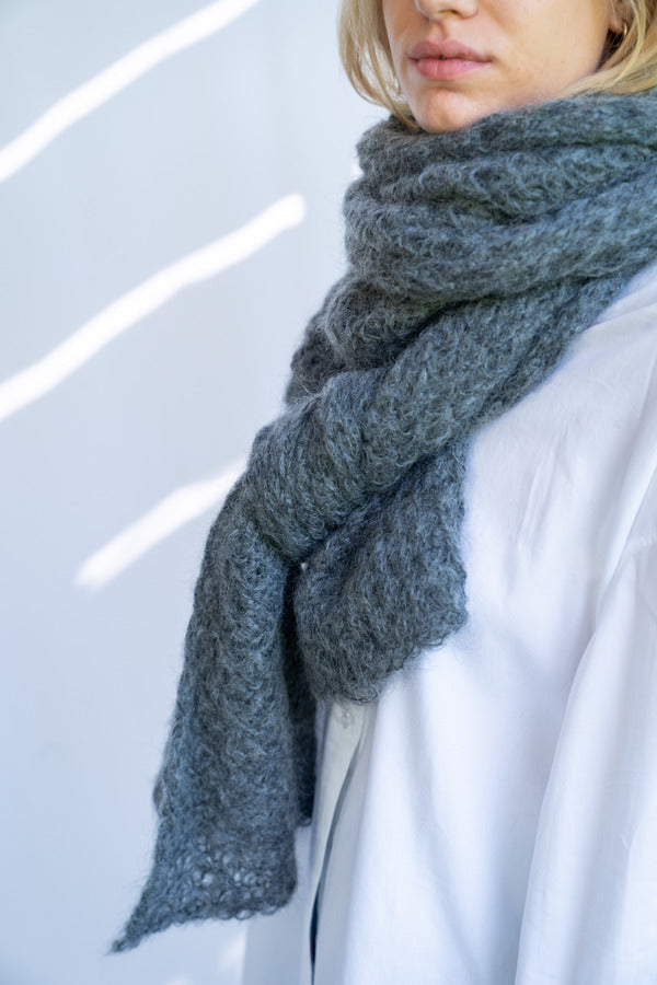 Grey Mizar scarf